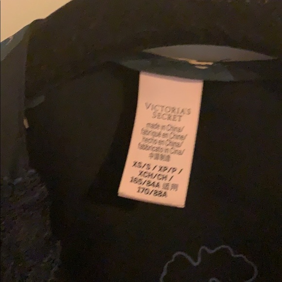 VS Robe - Picture 2 of 4